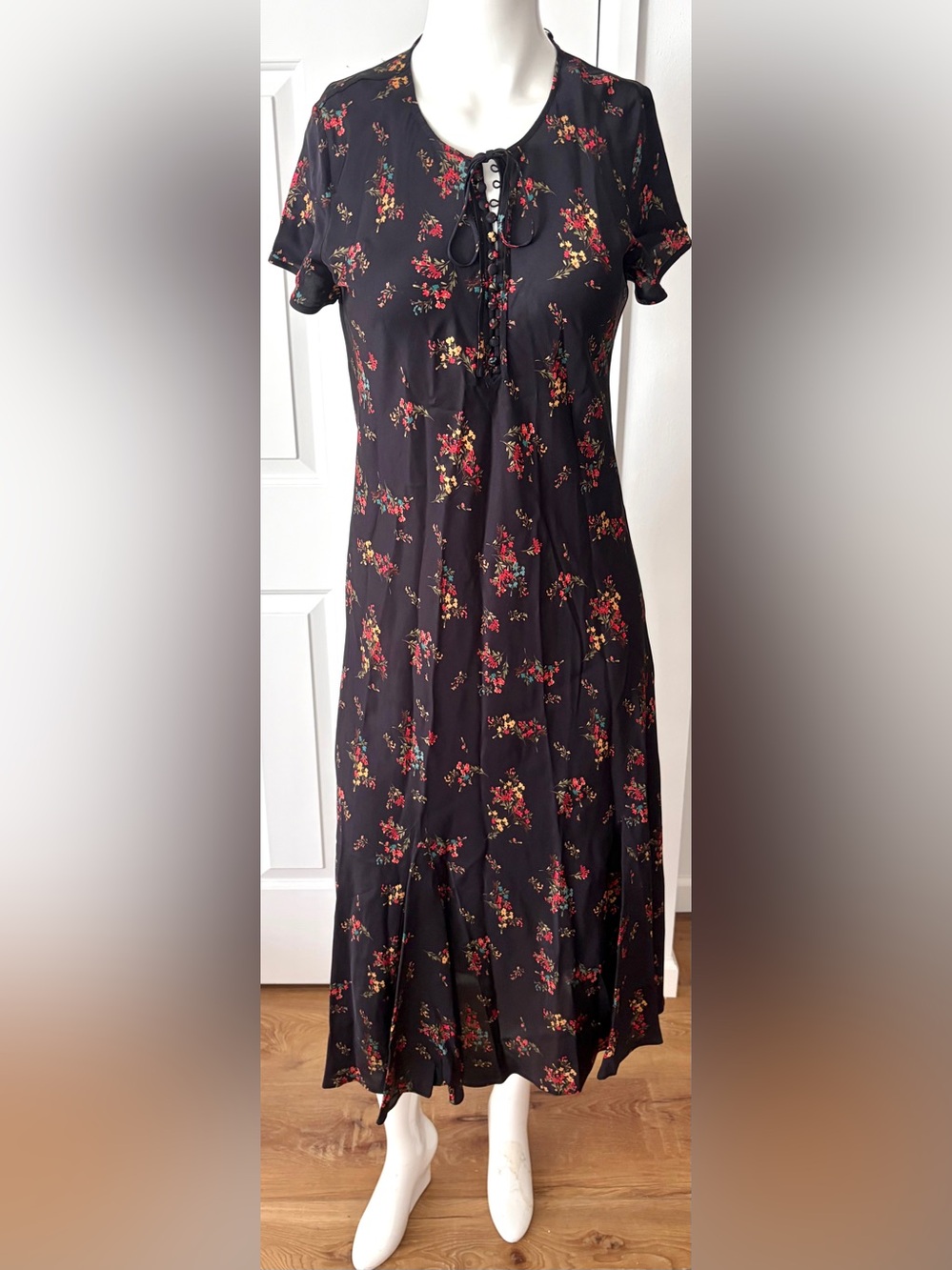 NWT.Equipment designer Black Floral Short-Sleeve Midi  atlas Dress.Coctal/vacat.